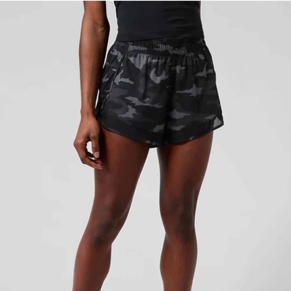 Athleta Run Short XS Printed Mesh Racer Run 4" Black Gray Camo Athletic Workout